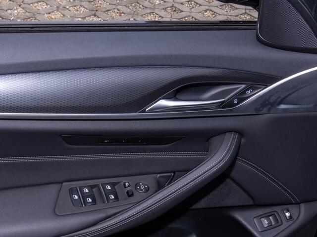 BMW 5-SERIE Touring 530e xDrive M-SPORT ** LASER, LEDER, PANORAMA, TREKH, HuD, HiFi, 19-inch LMV ** ¤ 42.750,= onder NP - Ex-BMW AG ** ** INFORMEER OOK NAAR ONZE AANTREKKELIJKE FINANCIAL-LEASE TARIEVEN **