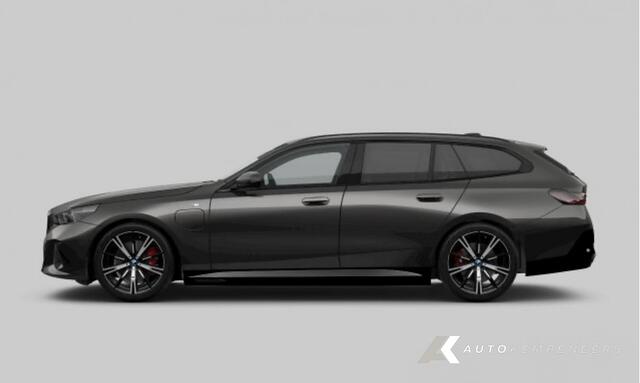 BMW 5-SERIE 530e xDrive M Sport Pro | Shadow | Harman/Kardon | Iconic Glow | Trekhaak | 20 Inch | Driving Ass. Prof. |