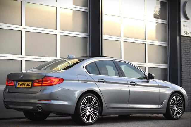 BMW 5-SERIE 520i High Executive Panodak |