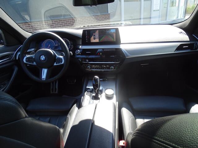 BMW 5-SERIE 530e iPerformance High Executive M-PAKKET | DODEHOEK DETECTIE | NAVIAGTIE | RIJSTROOK HERKENING | ACHTERUIT RIJ CAMREA | PARKEER SENSOREN | KEYLESS GO/ENTRY | APPLE CARPLAY / ANDROID | CRUISE CONTROL | AIRCO\ECC | LED|