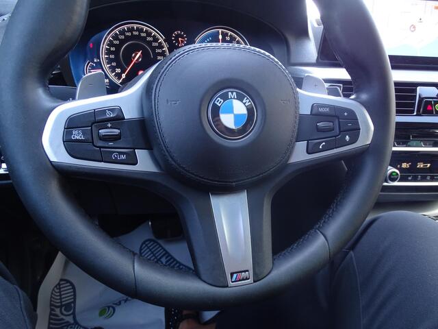 BMW 5-SERIE 530e iPerformance High Executive M-PAKKET | DODEHOEK DETECTIE | NAVIAGTIE | RIJSTROOK HERKENING | ACHTERUIT RIJ CAMREA | PARKEER SENSOREN | KEYLESS GO/ENTRY | APPLE CARPLAY / ANDROID | CRUISE CONTROL | AIRCO\ECC | LED|