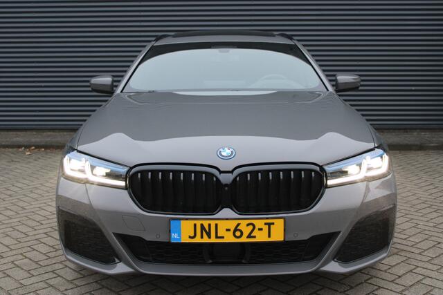 BMW 5-SERIE Touring 530e xDrive M-Sport Active Steering Laser Pano Vol-Leder Head-up