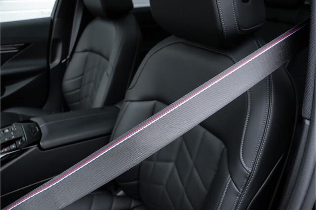 BMW 5-SERIE Touring 550e xDrive M-Sport Pro | Stoelventilatie | Harman/Kardon | Panoramadak | M Onderstel Professional | Head-up | Trekhaak