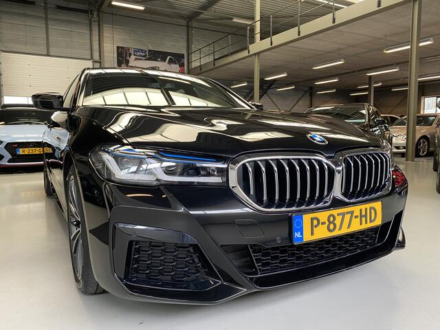 BMW 5-SERIE 520i Edition Plus M pakket, Schuifdak, 19inch Sfeerverlichting