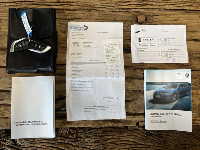 BMW 5-SERIE Touring 520i Executive *Org.NL!* Navigatie / LED / Cruise / Elektr. Klep / ECC Clima / PDC V&A / 18'' LMV