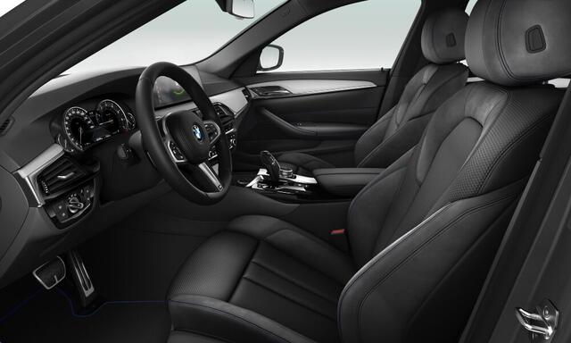 BMW 5-SERIE Touring 520i M-Sport - Trekhaak - Navi Prof - Stoelverwarming - 19 inch