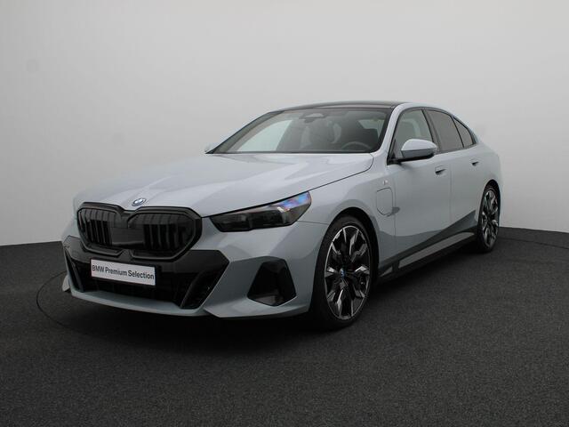 BMW 5-SERIE Touring 540d xDrive M Sportpakket Pro | Innovation Pack | Driving Assist Prof | Harman-Kardon | Panoramadak | 20"