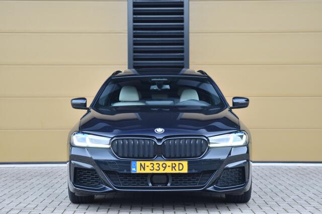 BMW 5-SERIE Touring 540i xDrive High Executive * M-Sport * Panoramadak * Laser * Stoelmassage * Softclose *