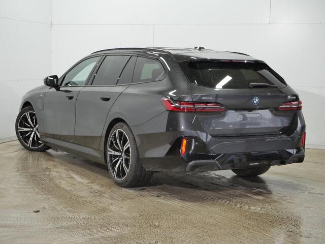 BMW 5-SERIE Touring 550e xDrive | M-Pro | Bowers & Wilkins | Trekhaak | 360 cam | Panorama | Co Pilot