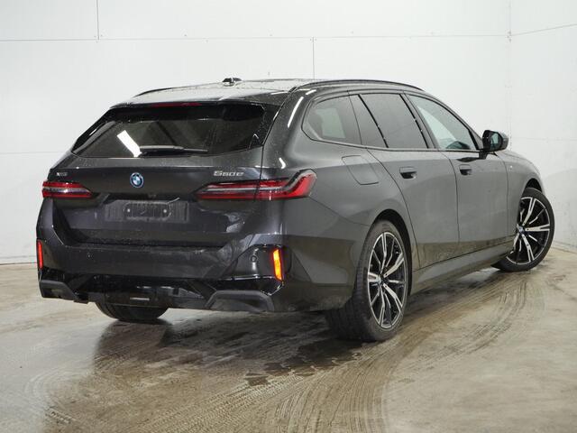 BMW 5-SERIE Touring 550e xDrive | M-Pro | Bowers & Wilkins | Trekhaak | 360 cam | Panorama | Co Pilot