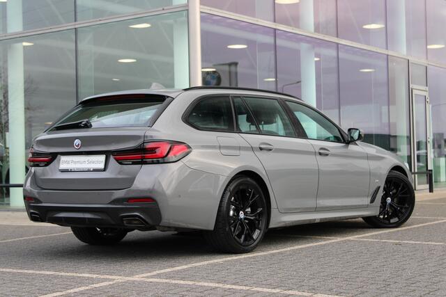 BMW 5-SERIE Touring 530i High Executive M Sport Automaat / Laserlight / Achteruitrijcamera / M Sportonderstel / Comfortstoelen / Live Cockpit Professional / Stoelverwarming
