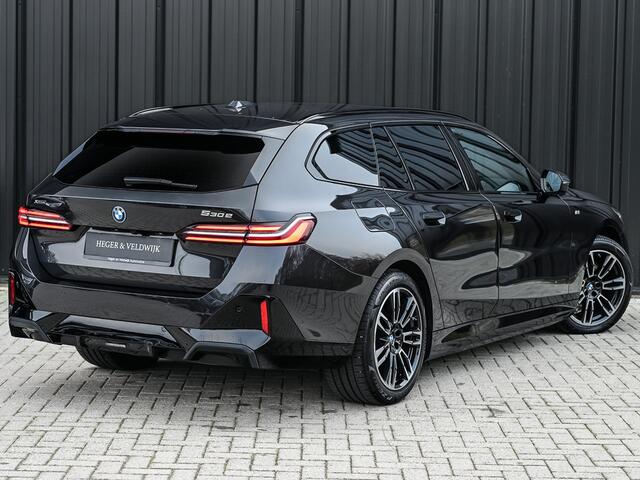BMW 5-SERIE Touring 530e xDrive · M-Sport · Shadow Line · Panoramadak · Harman/Kardon · 360 Camera · Comfort Access · Stoel- en Stuurverwarming · Active Cruise · Ambiance · El. trekhaak