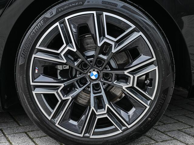 BMW 5-SERIE Touring 530e xDrive · M-Sport · Shadow Line · Bowers&Wilkins · 360 Camera · Comfort Access · Stoel- en Stuurverwarming · Active Cruise · Ambiance · El. trekhaak ·