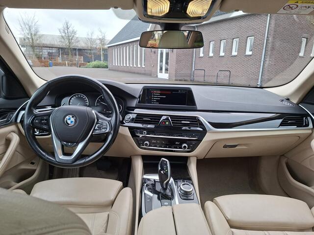 BMW 5-SERIE Touring 530i High Executive | Volleder | Pano | Luchtvering | Etc.