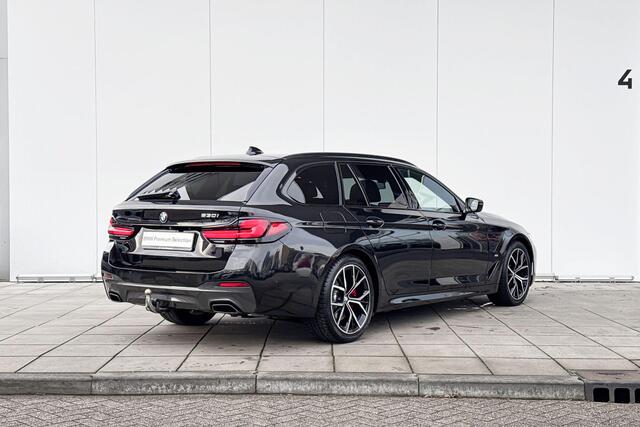 BMW 5-SERIE Touring 530i High Executive M-Sport 19 Inch / Comfort Acces / Soft Close / Electrische Zwenkhaak / Glazen Schuifdak / Getinte Ramen Achter / Driving Prof / Laser Light / Head Up Display / Hifi