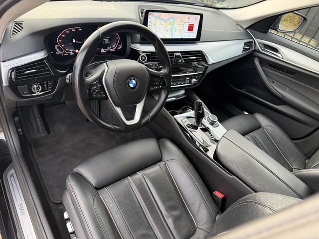 BMW 5-SERIE Touring 530d xDrive Business Edition Plus Carplay/Sportleer/Camera/Stoelverw