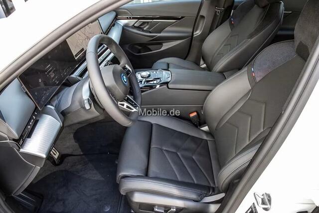 BMW 5-SERIE Touring 530e xDrive M-SPORT ** LED, NAVI+, LEDER, 19-inch LMV, ALARM, M-ONDERSTEL ** 1e EIG - UNFALLFREI - ¤ 17.900,= onder NP ** ** INFORMEER OOK NAAR ONZE AANTREKKELIJKE FINANCIAL-LEASE TARIEVEN **