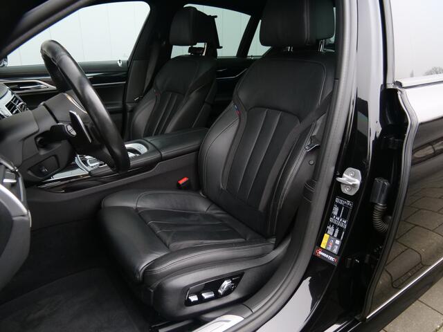 BMW 7-SERIE 740e iPerformance High Executive 326 Pk Automaat Navi / Leer / DAB / Apple Carplay / Schuifdak / M-pakket