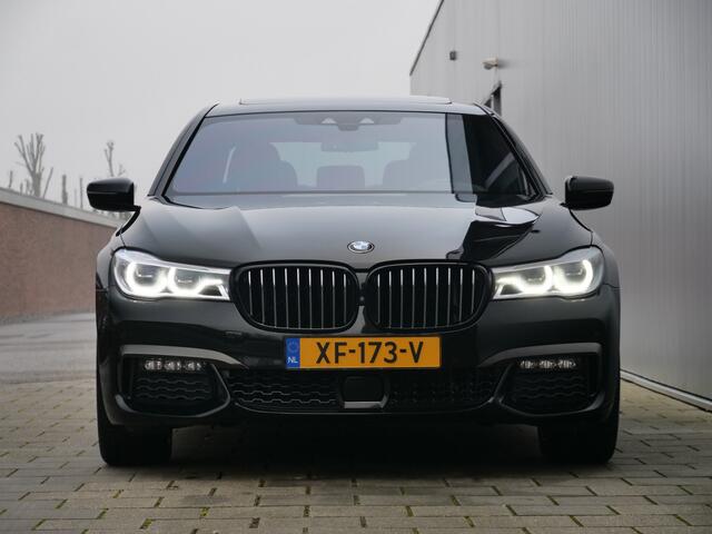BMW 7-SERIE 740e iPerformance High Executive 326 Pk Automaat Navi / Leer / DAB / Apple Carplay / Schuifdak / M-pakket