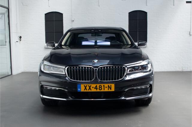 BMW 7-SERIE 740e iPerformance High Executive HEAD-UP / SOFTCLOSE / PANO / LEER