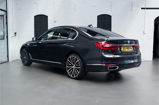 BMW 7-SERIE 740e iPerformance High Executive HEAD-UP / SOFTCLOSE / PANO / LEER
