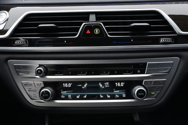 BMW 7-SERIE 740Le xDrive Luxury High Executive 327pk Panoramadak/Navigatie/Camera