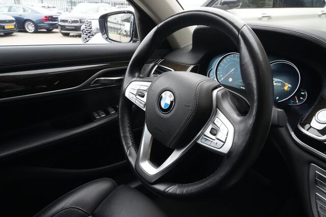 BMW 7-SERIE 740Le xDrive Luxury High Executive 327pk Panoramadak/Navigatie/Camera