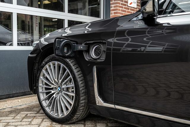 BMW 7-SERIE 745 745e High Executive | Panorama | Head-Up | H/K | 4 wielbesturing | Laser | 360 | Soft Close | 20 Inch |