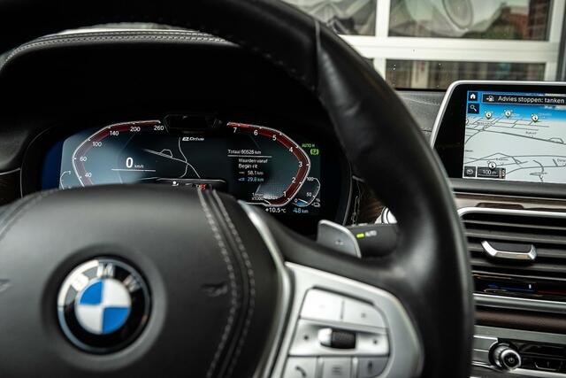BMW 7-SERIE 745 745e High Executive | Panorama | Head-Up | H/K | 4 wielbesturing | Laser | 360 | Soft Close | 20 Inch |