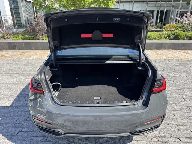 BMW 7-SERIE 745e High Executive / M sportpakket / Schuifdak / 360 Camara /