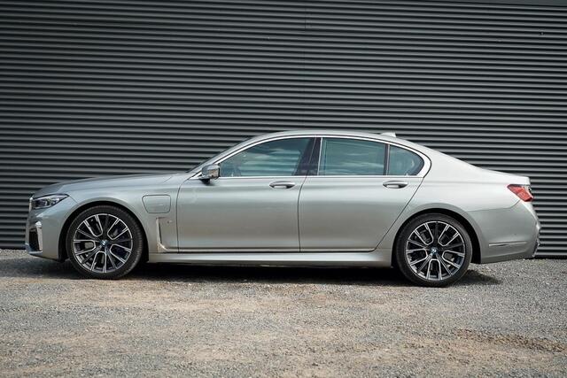BMW 7-SERIE 745e High Executive / M-Sport / Schuifdak / NL Auto / Nieuwe Accu
