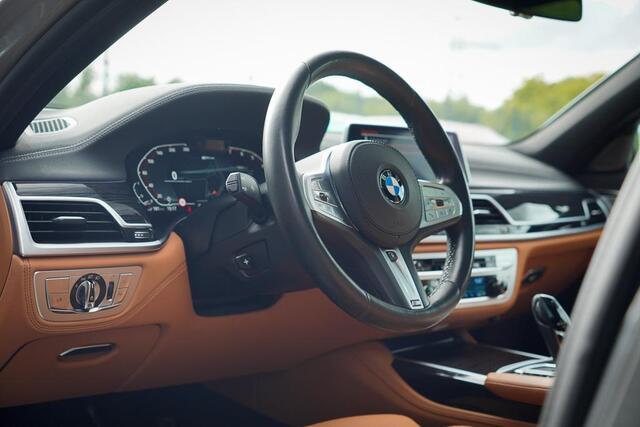 BMW 7-SERIE 745e High Executive / M-Sport / Schuifdak / NL Auto / Nieuwe Accu