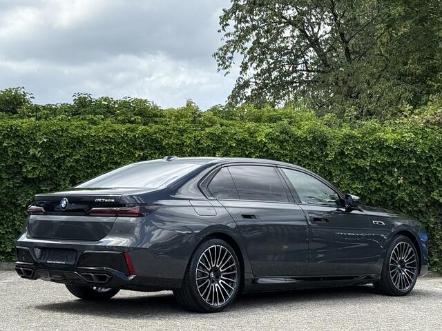 BMW 7-SERIE M760e xDrive | Two-Tone exterieurlak | Individual leder | M-Pro | Trekhaak | B&W | Theatre screen | 21"