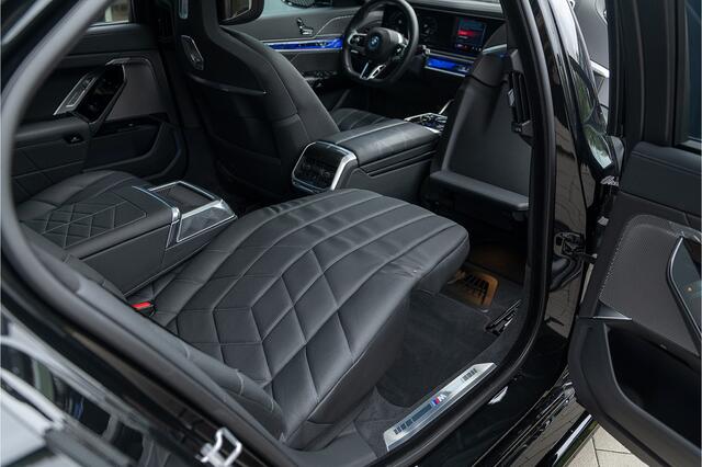 BMW 7-SERIE M760e xDrive M-sport Pro Sky Lounge KristalKopl. Connois.Pakket Exe.LoungePakket Achteras. Bomvol!