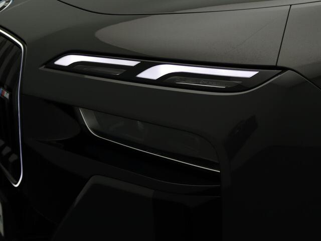 BMW 7-SERIE M760e xDrive M Performance Pack | Innovation Pack | Connoisseur Pack | Integral Active Steering | Executive Drive Pro | Trekhaak | Executive Lounge Rear Console | Driving Assistant Professional | Bowers & Wilkins | 21''