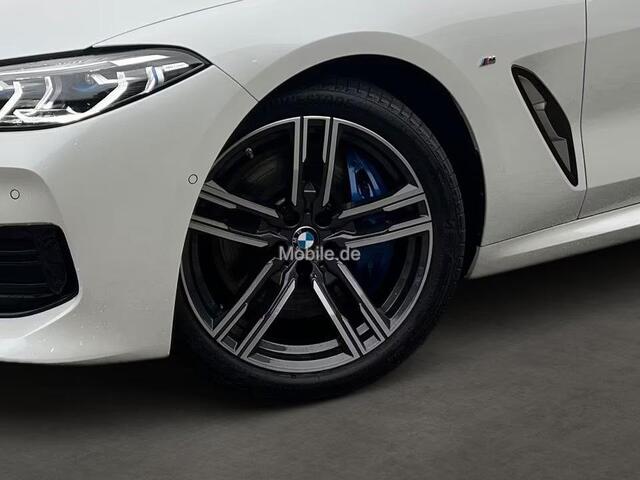 BMW 8-SERIE 840i xDrive