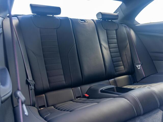 BMW M2 Coupé | M Drive Professional | Harman Kardon | Verwarmd Stuurwiel | Comfort Access | Achteruitrijcamera | Carbon Dak | Stoelverwarming