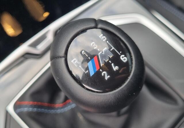 BMW M2 2-serie Coupé | NL AUTO | 1e Eigenaar | Nieuwstaat! | BOMVOL | LETOP nog geen kenteken | Prijs is 67.445 inclusief btw ZONDER KENTEKEN | Volledige Documentatie aanwezig | Hifi Harman Kardon | Carbon Fibre Dak | BMW Live Cockpit Professional | Privacy Glas