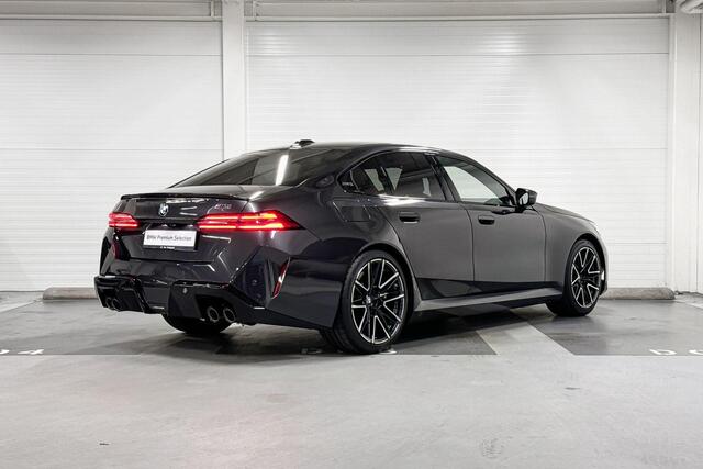 BMW M5 5 Serie Sedan | M-Drivers Pack | Carbon Pack incl Carbon Dak | Comfort Pack | Bowers&Wilkins | Driving Assistant Professional | M-Carbon Keramische Remmen | Comfort Access | Trekhaak