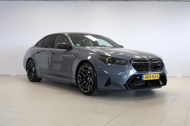 BMW M5 Sedan - Ultimate Pack - Keramische Remmen - Carbon Pack