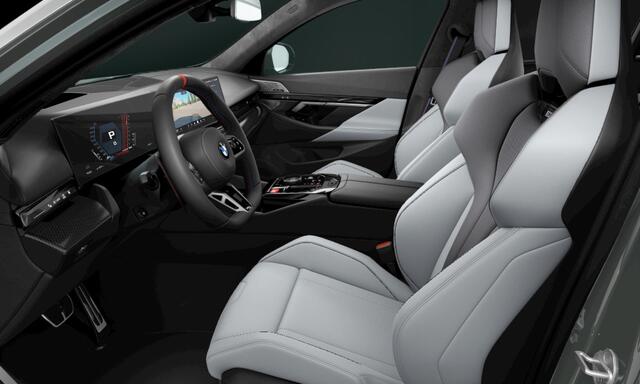 BMW M5 Limousine V8 M Hybrid, Akrapovic, M Performance, Sonderlackierung, carbon extr., tr.haak, B&W, 21", memory, stl.ventilatie, keyless, privacy