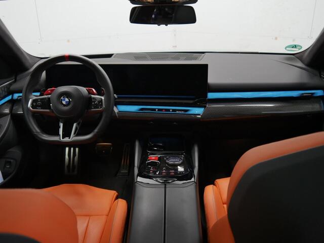 BMW M5 5-serie Sedan | Bowers & Wilkins | Driving Assistant Professional | Panorama | Trekhaak | Ventilatie | Wordt Verwacht