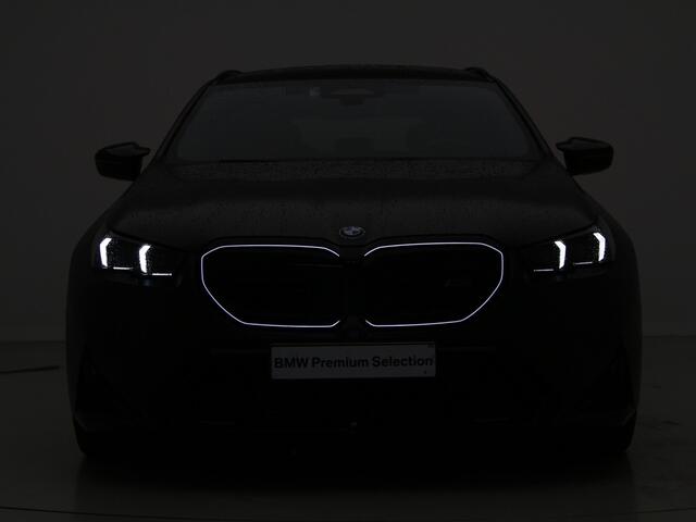 BMW M5 5-serie Touring Touring | Trekhaak | Panorama | Driving Assistant Pro | M-Driver's Pack | Comfort Pack | Carbon interieurlijsten | Marge