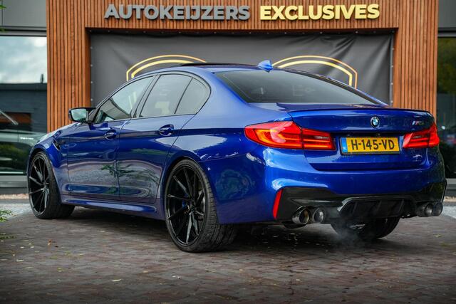 BMW M5 5-serie F90 Schuifdak Marina Blue 22'' Vossen Downpipe
