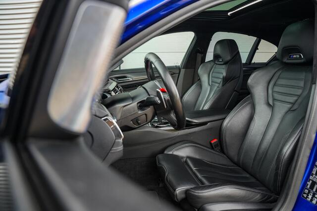 BMW M5 5-serie F90 Schuifdak Marina Blue 22'' Vossen Downpipe