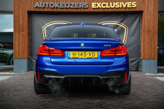 BMW M5 5-serie F90 Schuifdak Marina Blue 22'' Vossen Downpipe
