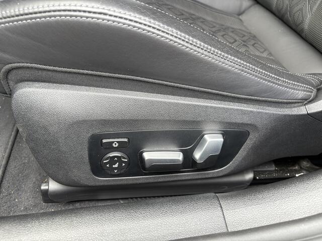 BMW M8 8-serie Gran Coupé Competition, all black.