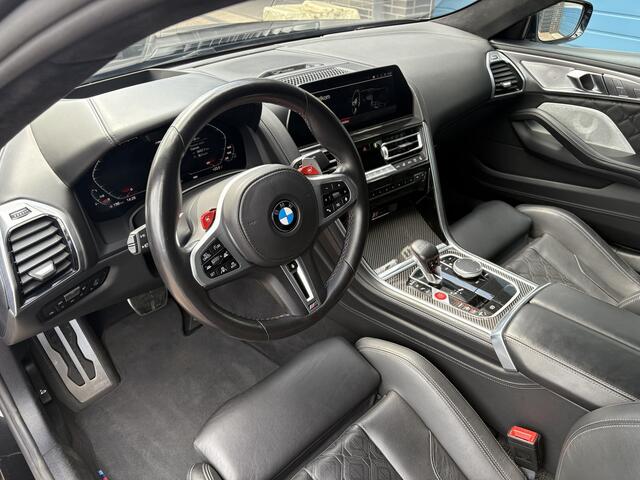 BMW M8 8-serie Gran Coupé Competition, all black.
