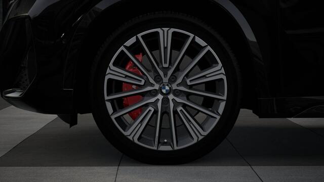 BMW X1 sDrive18i High Executive M Sport Automaat / Panoramadak / Trekhaak / Verwarmd stuurwiel / Sportstoelen / Stoelverwarming / Adaptieve LED / Harman Kardon / Head-Up