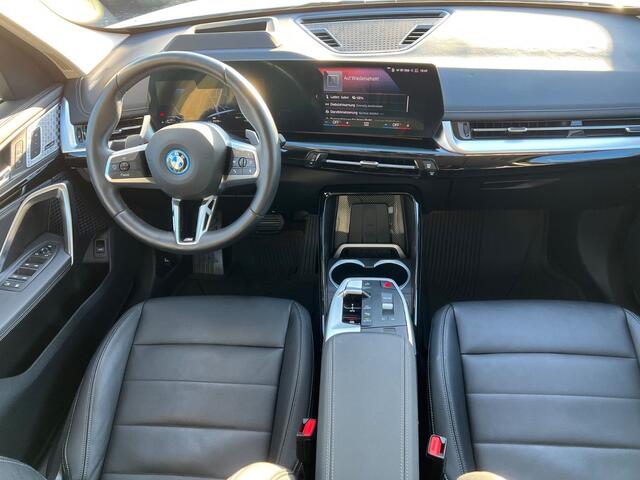 BMW X1 xDrive30e xLine ** LED, LEDER, HuD, HARMAN KORDON, TREKH, VERW. STUUR ** 1e EIG - 26.000km - UNFALLFREI ** ** INFORMEER OOK NAAR ONZE AANTREKKELIJKE FINANCIAL-LEASE TARIEVEN **